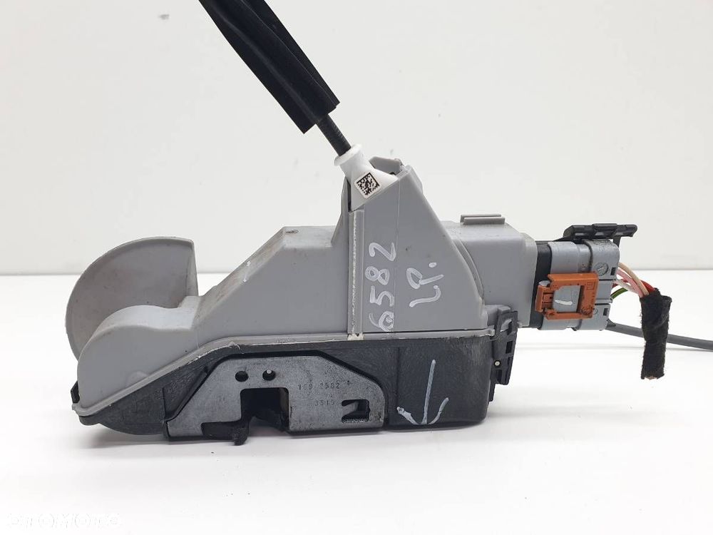 ZAMEK DRZWI PRZÓD LEWY PSA 104238  PEUGEOT 5008 II 2019 EUROPA - 3