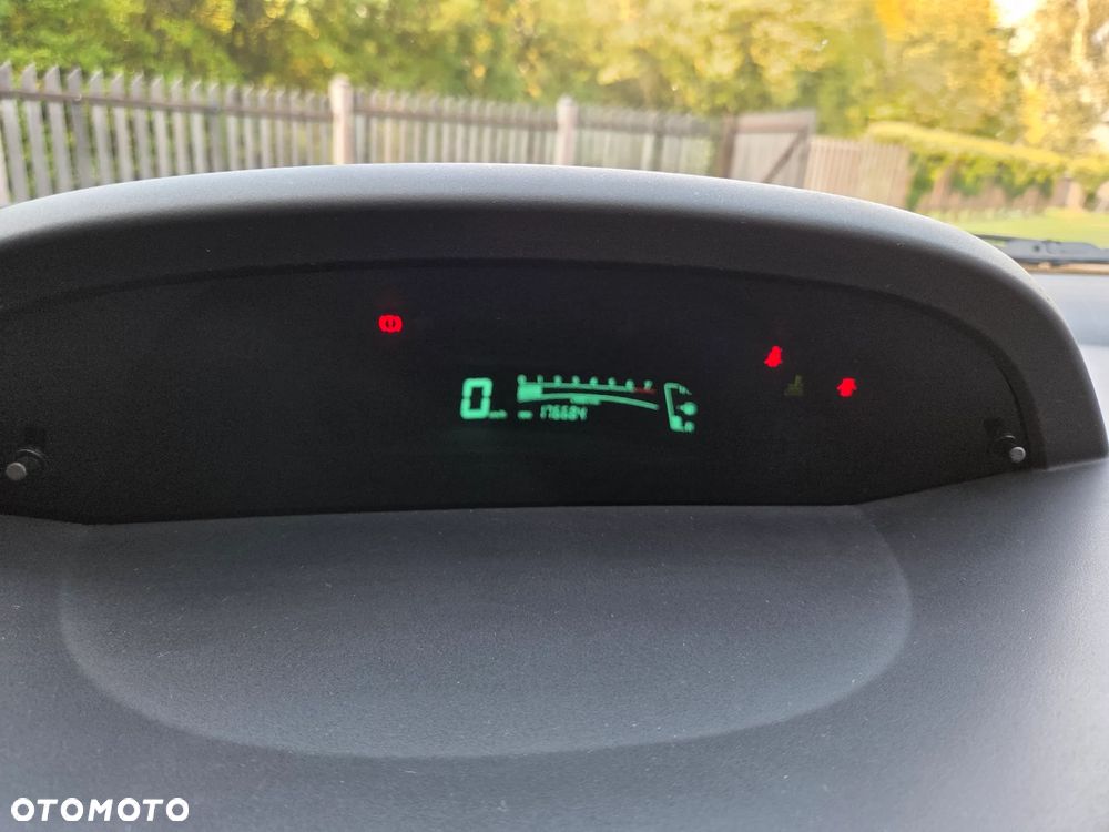 Toyota Yaris - 25