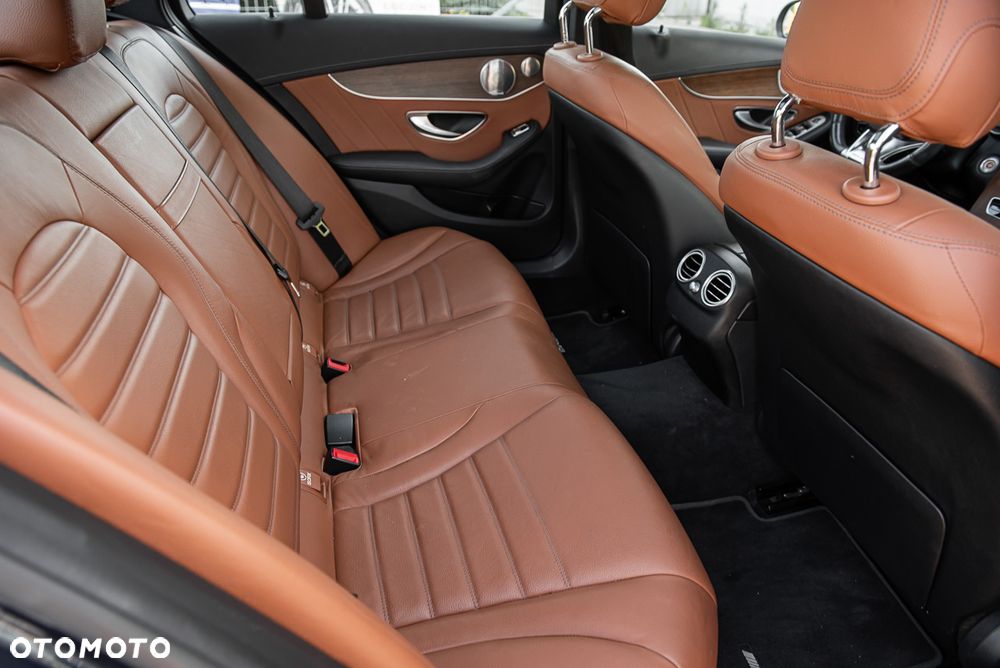 Mercedes-Benz Klasa C AMG 43 4Matic 9G-TRONIC - 31