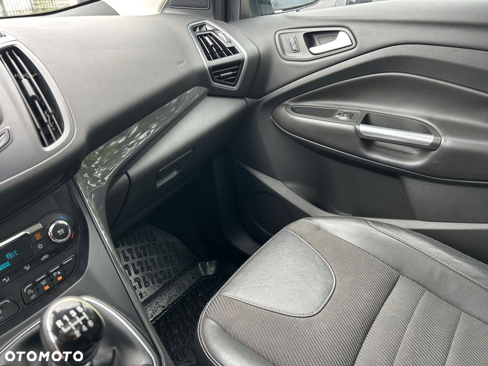Ford Kuga 1.5 EcoBoost 2x4 Titanium - 29