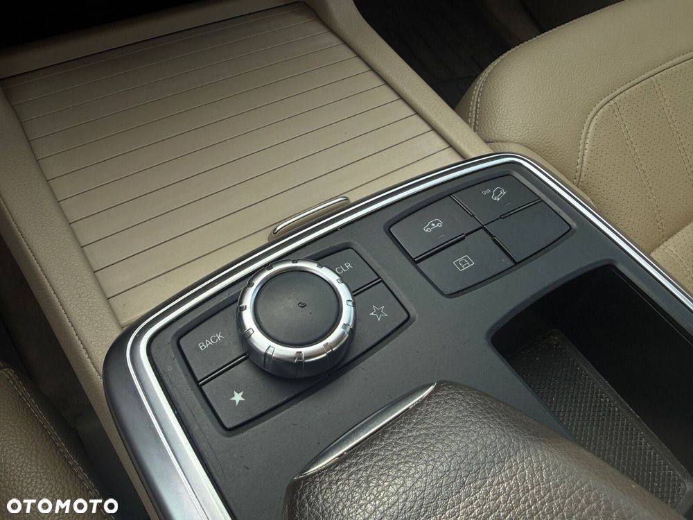 Mercedes-Benz GL - 23