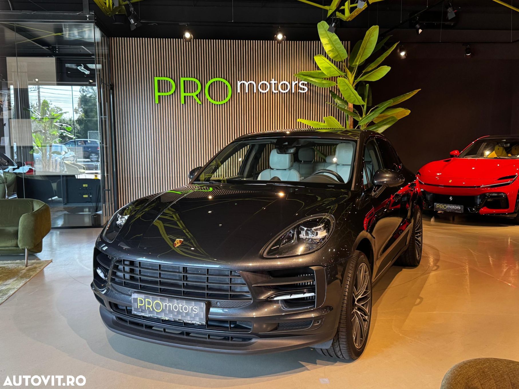 Porsche Macan - 1