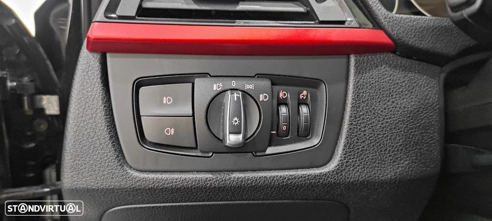 BMW 318 d Auto Line Sport - 29