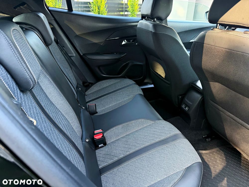 Peugeot 2008 BlueHDi 130 GT S&S EAT8 - 23