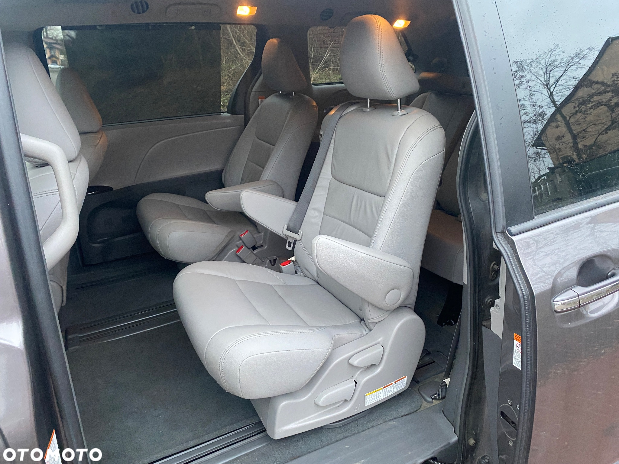 Toyota Sienna 3.5 V6 - 16