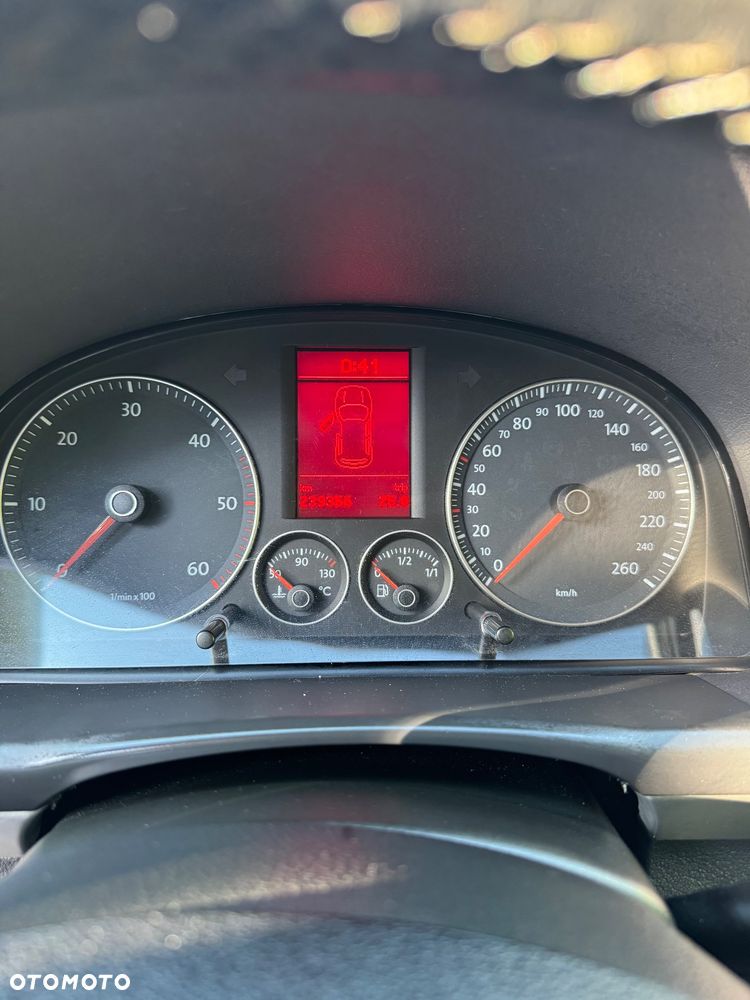 Volkswagen Touran 2.0 TDI DPF Highline - 19
