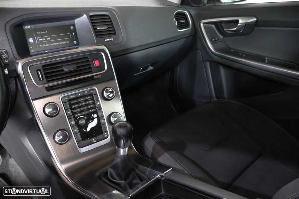 Volvo V60 1.6 D2 Drive Momentum Start/Stop - 16