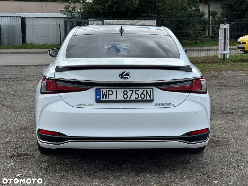 Lexus ES 300h F Sport - 36