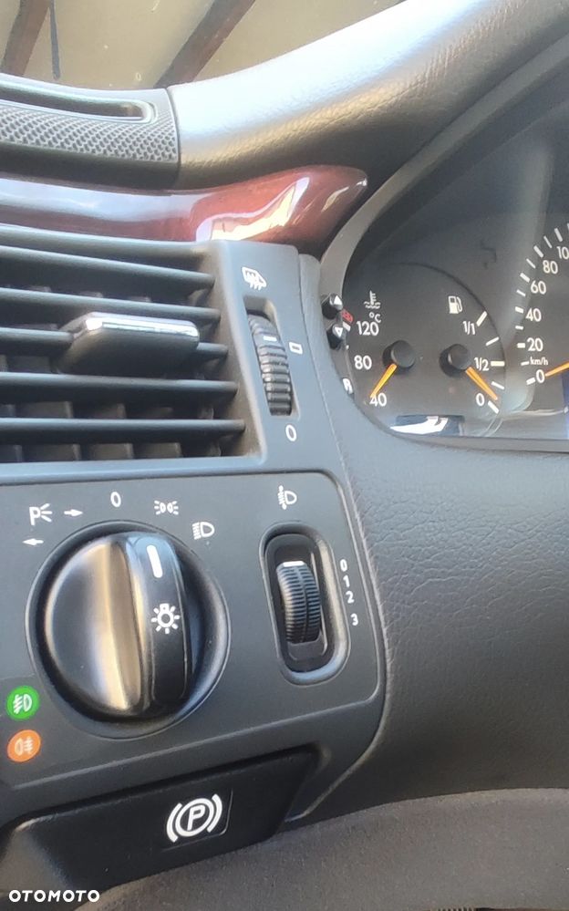 Mercedes-Benz Klasa E 200 Kompressor Classic - 16