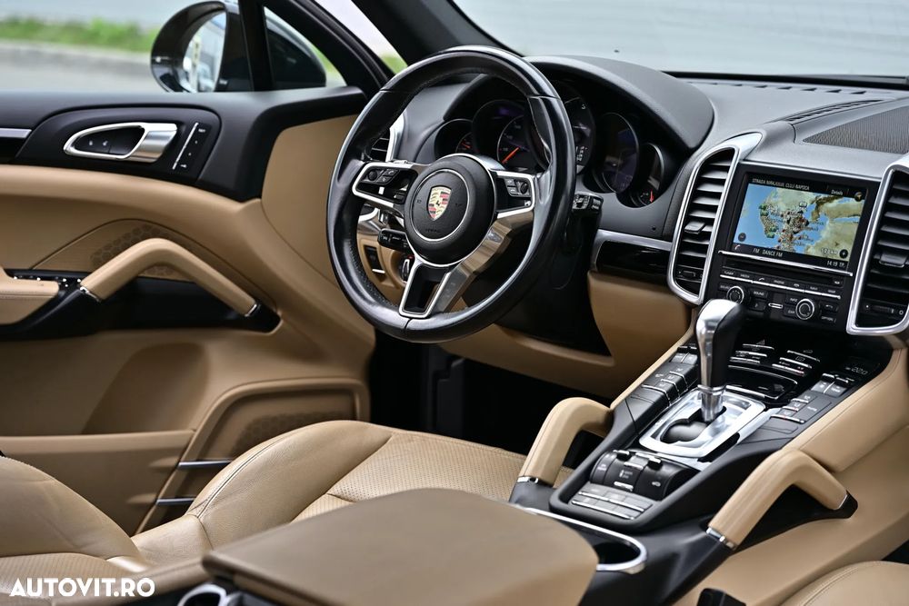 Porsche Cayenne 3.0 L - 4