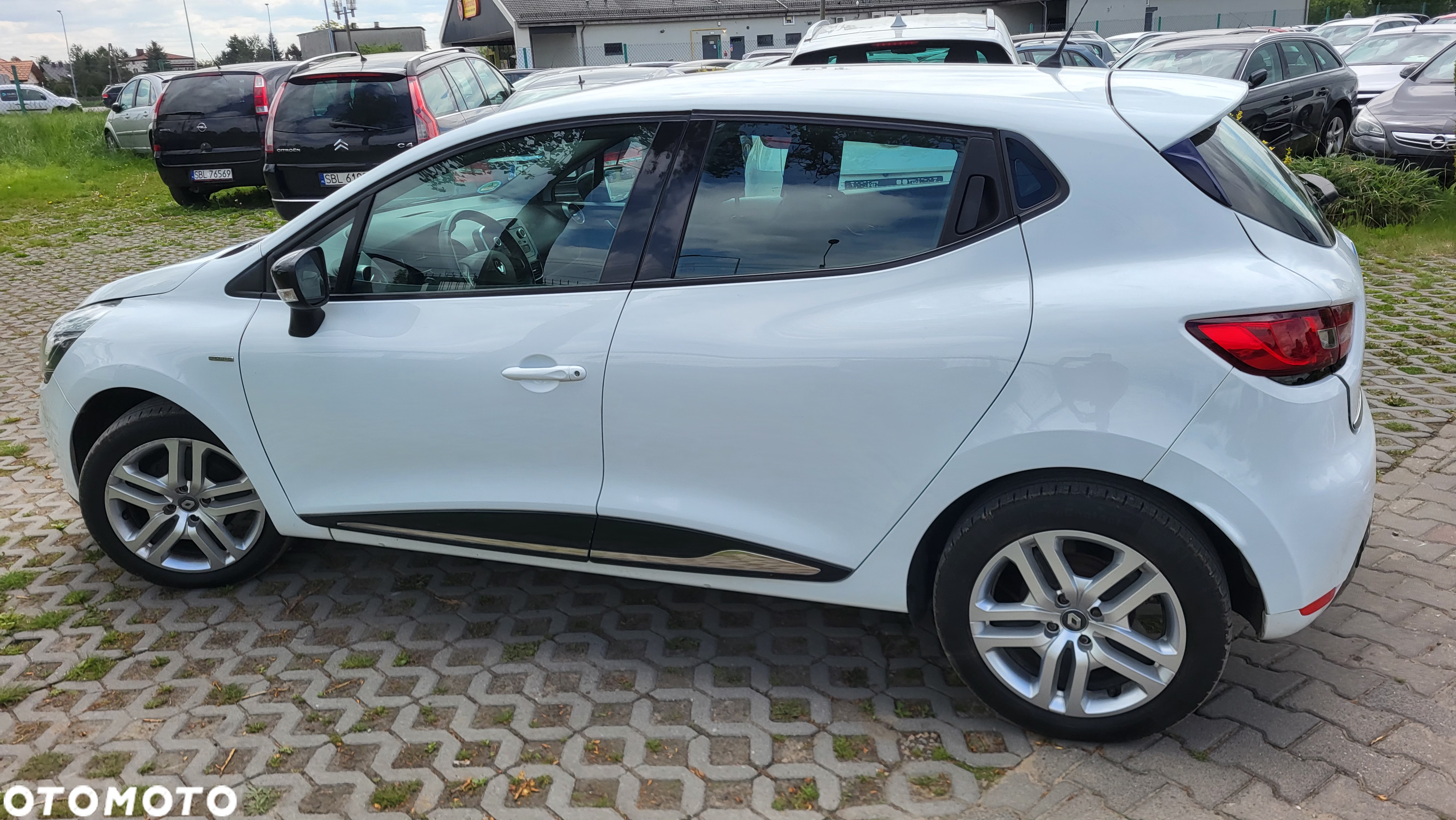 Renault Clio 1.2 16V 75 Limited - 29