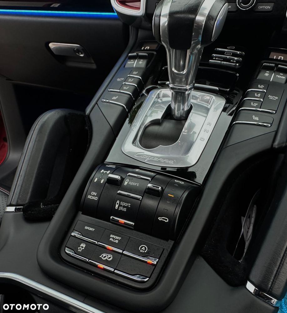 Porsche Cayenne GTS - 19
