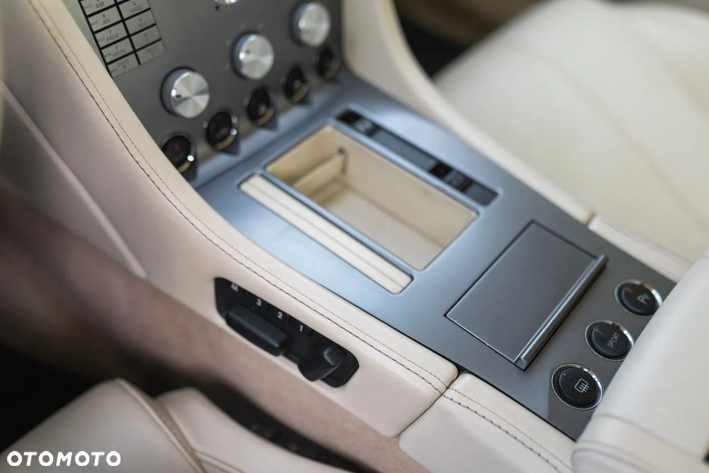 Aston Martin DB9 Touchtronic - 24