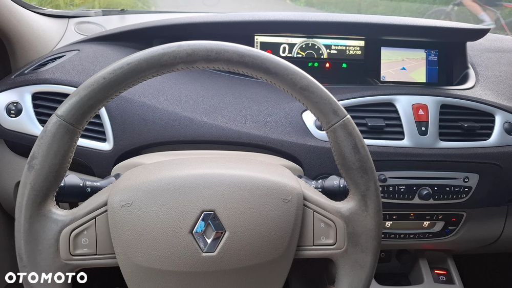 Renault Scenic 1.9 dCi Privilege - 22