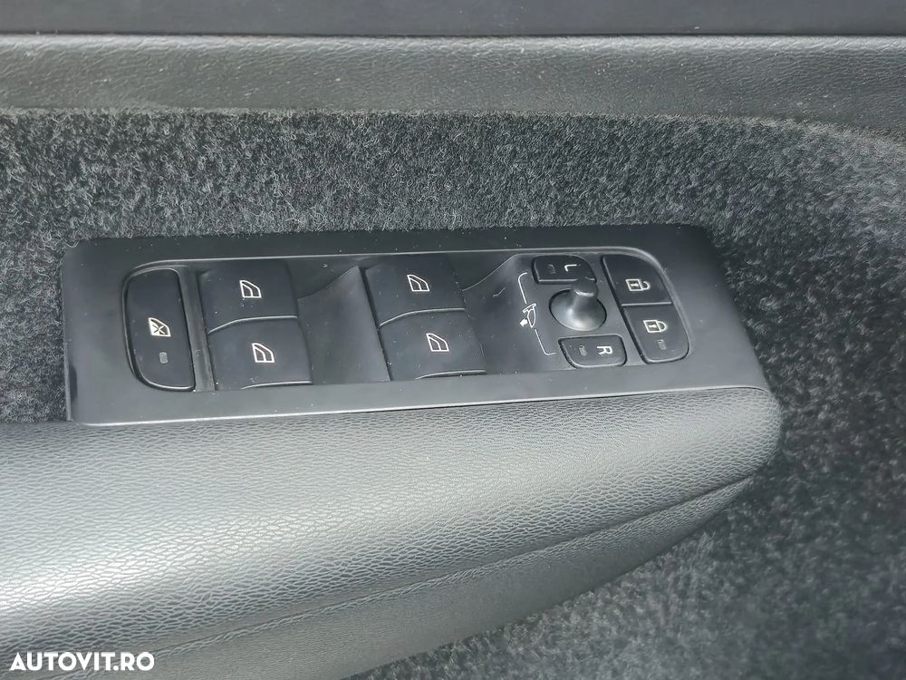 Volvo XC 40 D3 AWD Momentum - 27
