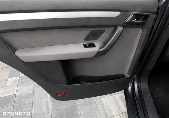 Volkswagen Touran 2.0 TDI Highline - 24
