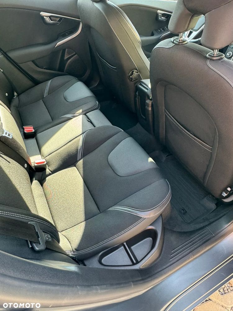 Volvo V40 T3 Drive-E Momentum - 10