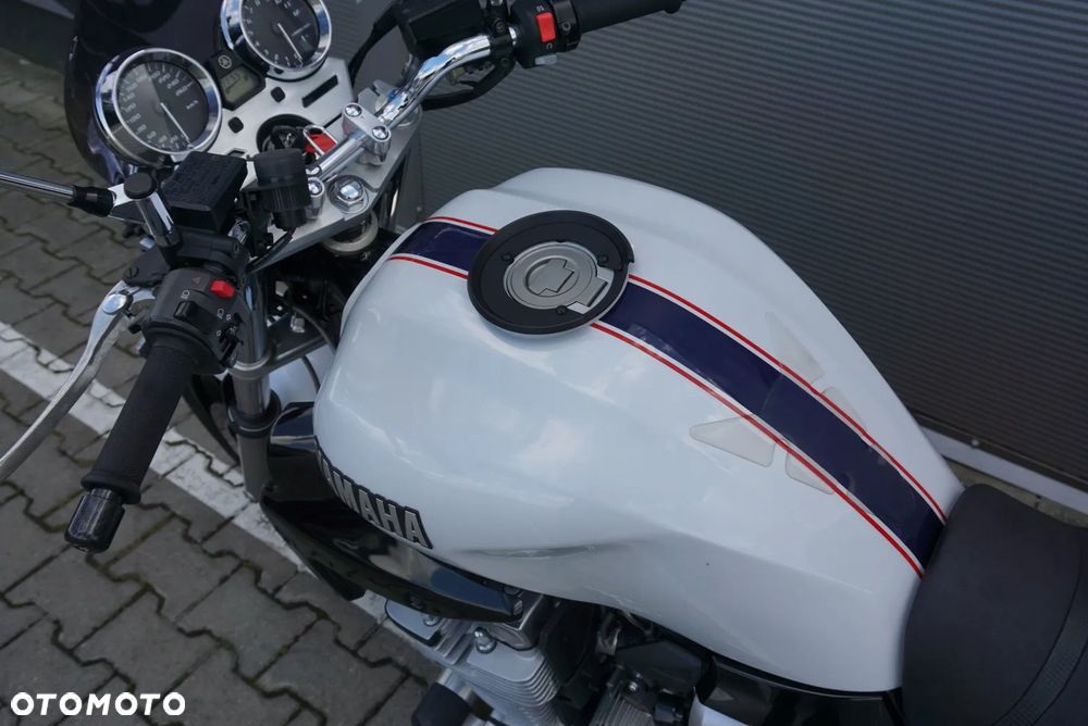 Yamaha XJR - 19