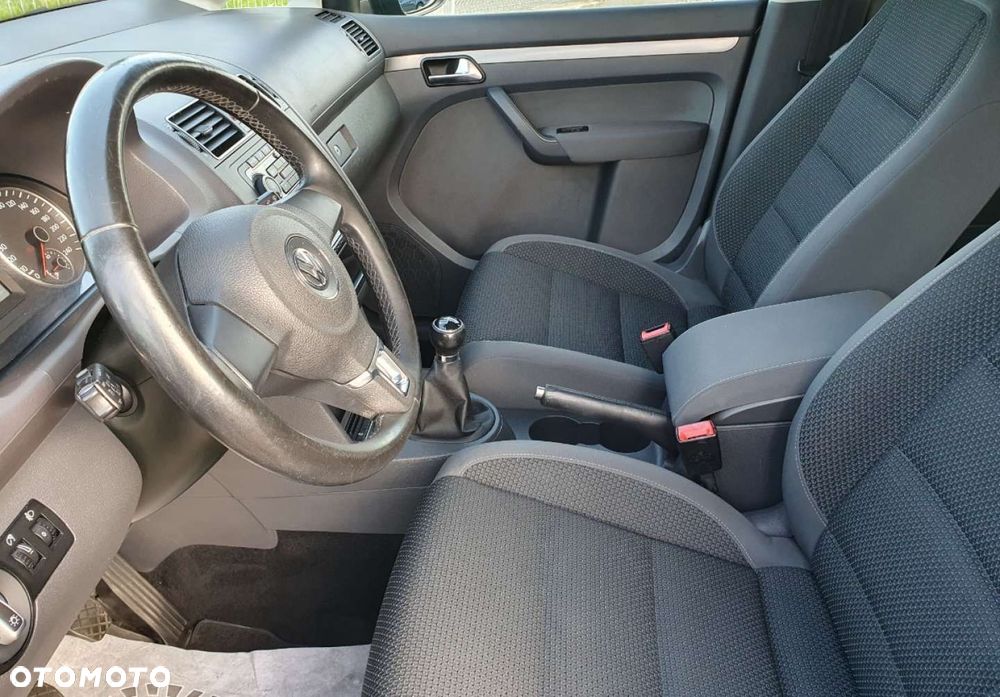 Volkswagen Touran - 25