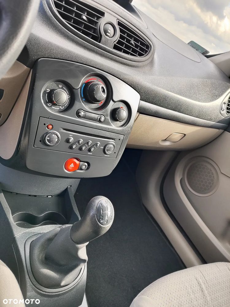 Renault Clio 1.2 16V Campus - 16