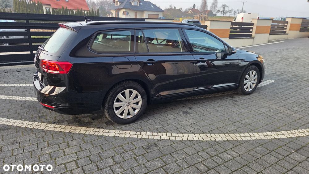 Volkswagen Passat 1.6 TDI SCR DSG Business - 10