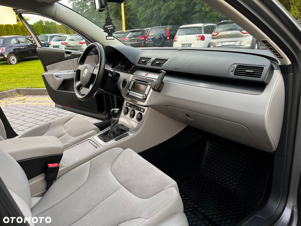 Volkswagen Passat 1.6 Exclusive - 24