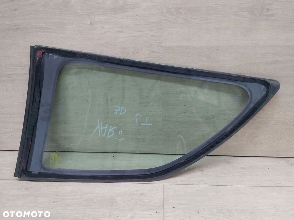 Toyota Yaris II szyba karoseryjna lewy tył 3D - 3