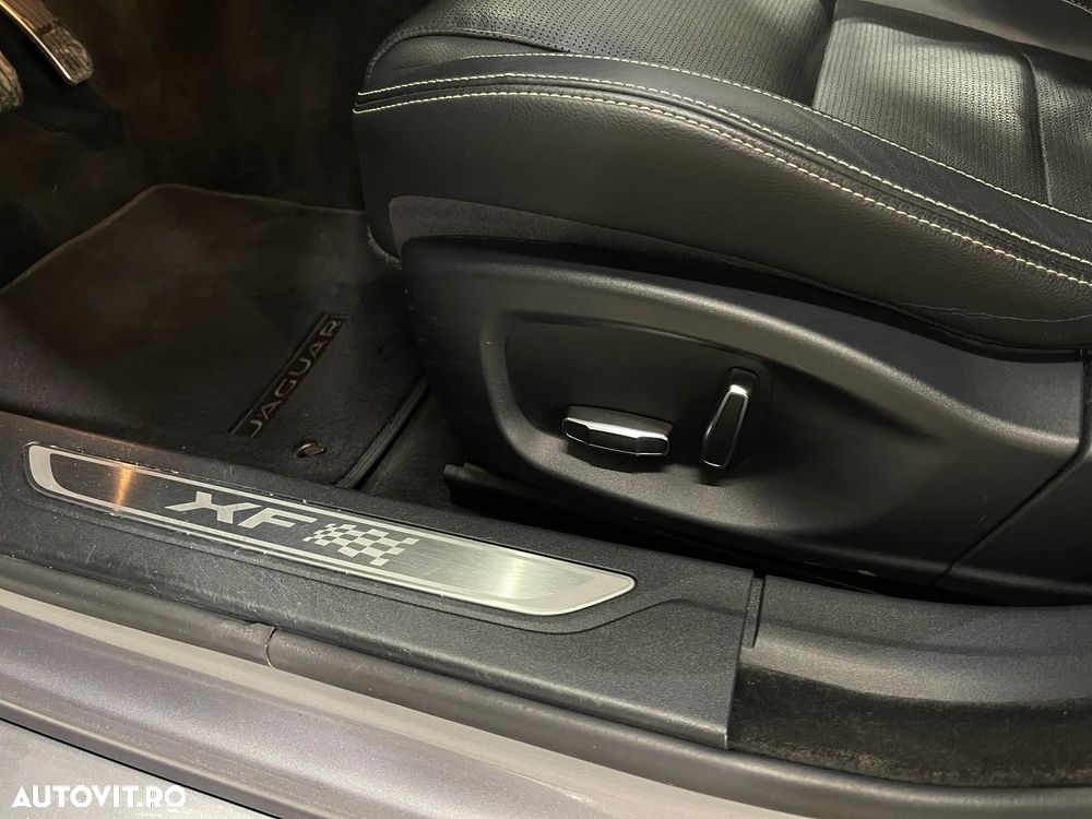 Jaguar XF 20d AWD Aut. Chequered Flag - 19