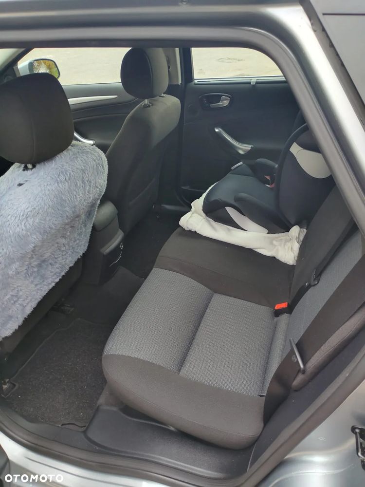 Ford Mondeo 2.0 TDCi Ambiente - 6