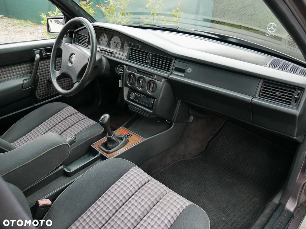 Mercedes-Benz W201 (190) - 25