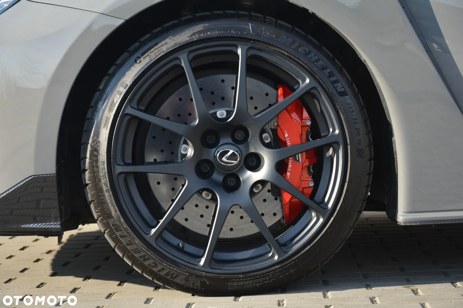 Lexus RC F Ultimate Edition - 11