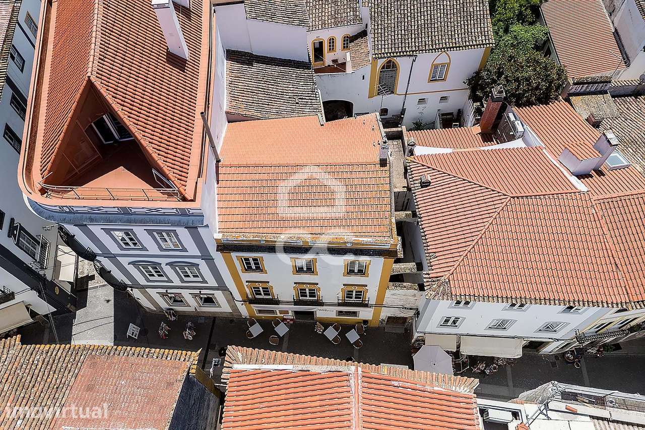 Prédio c/ Espaço Comercial, Moradia T3 e Espaços Exteriores | Centro H - Grande imagem: 2/55