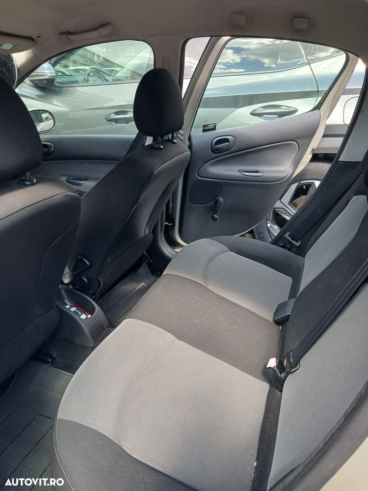 Peugeot 206 - 10