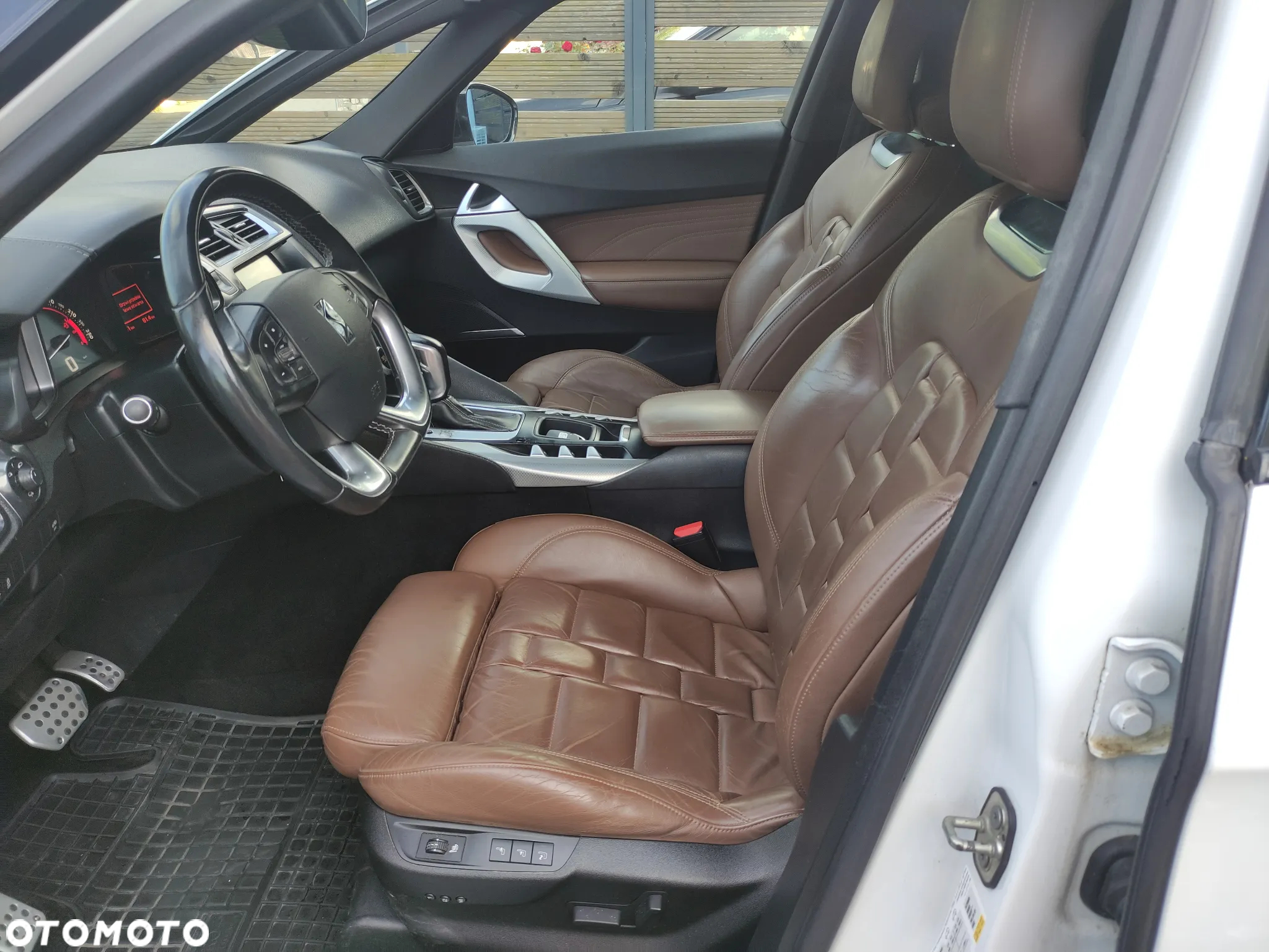 DS Automobiles DS 5 - 12