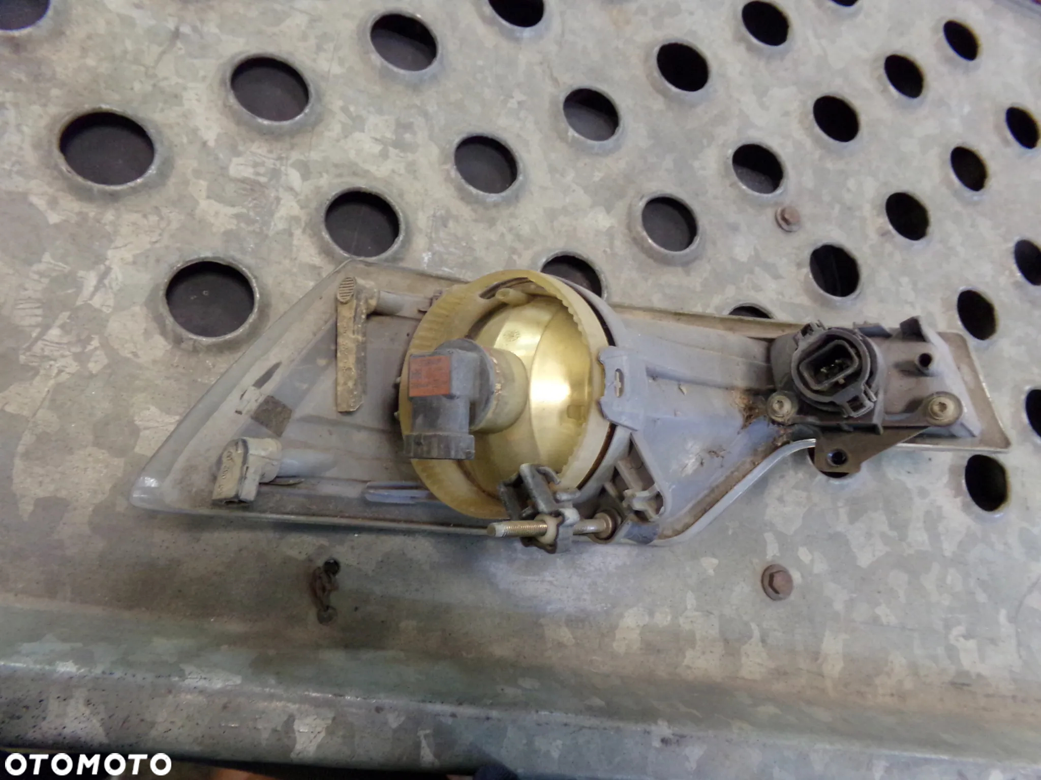 Lampa przeciwmgielna Halogen lewy HELLA 271561 Citroen C5 III - 3