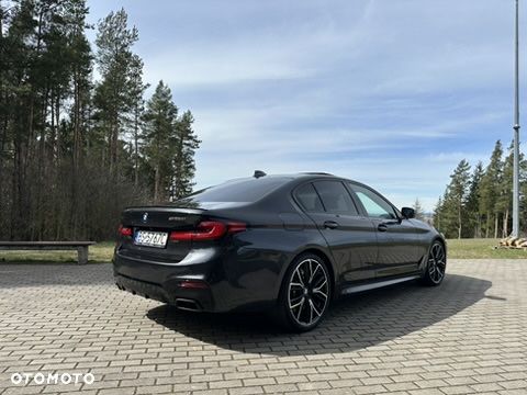 BMW Seria 5 M550i xDrive sport - 10