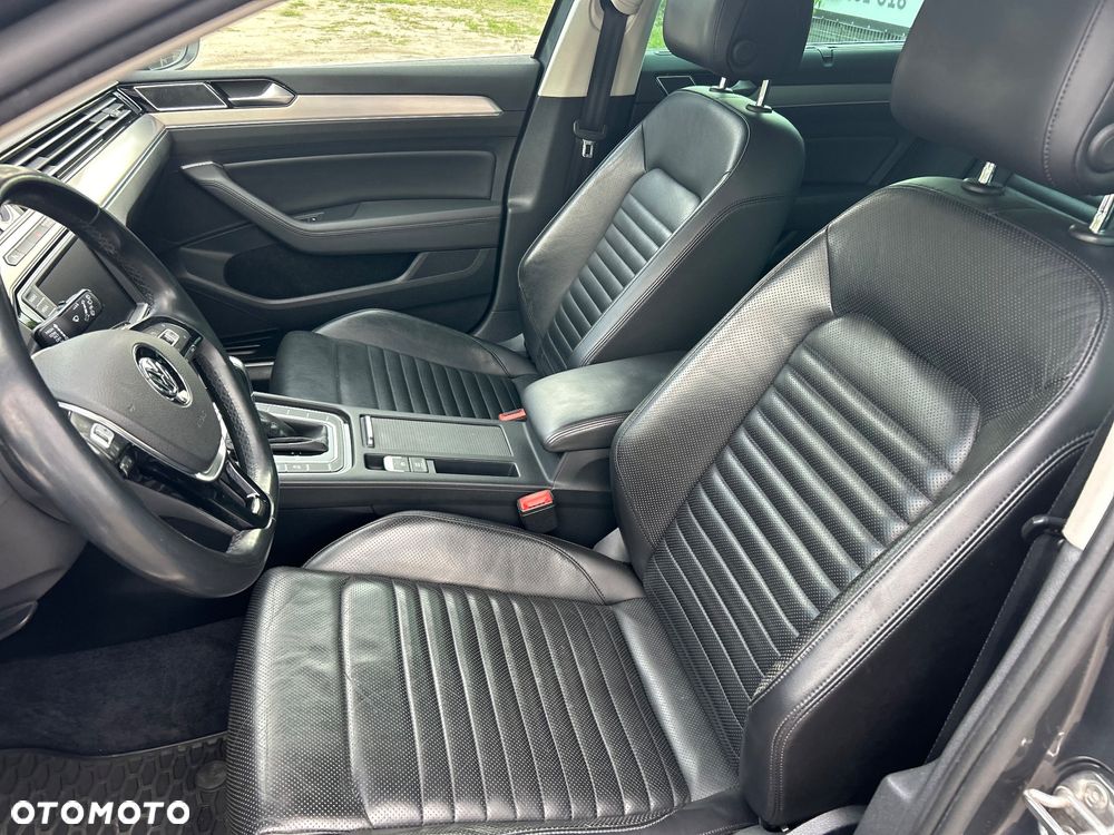 Volkswagen Passat 2.0 TDI SCR 4Motion DDG Highline - 26