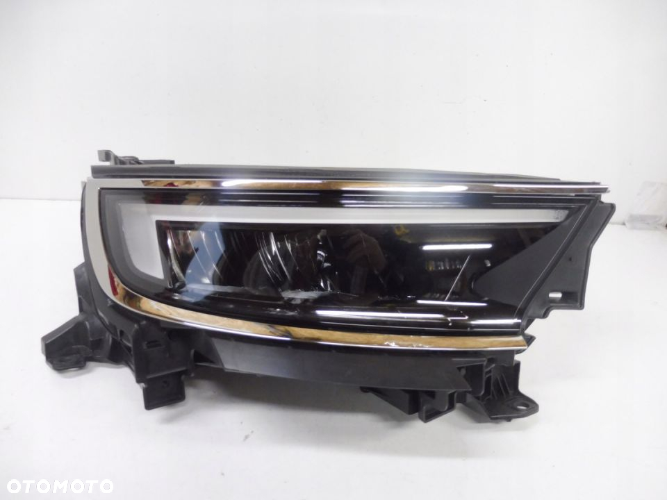 OPEL MOKKA LAMPA PRZÓD POL LED PRAWA 9834007980 - 2