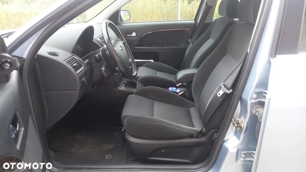Ford Mondeo 1.8 Ghia - 22