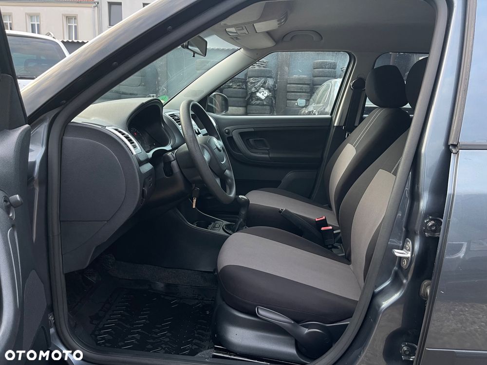 Skoda Fabia 1.2 HTP Ambiente - 17