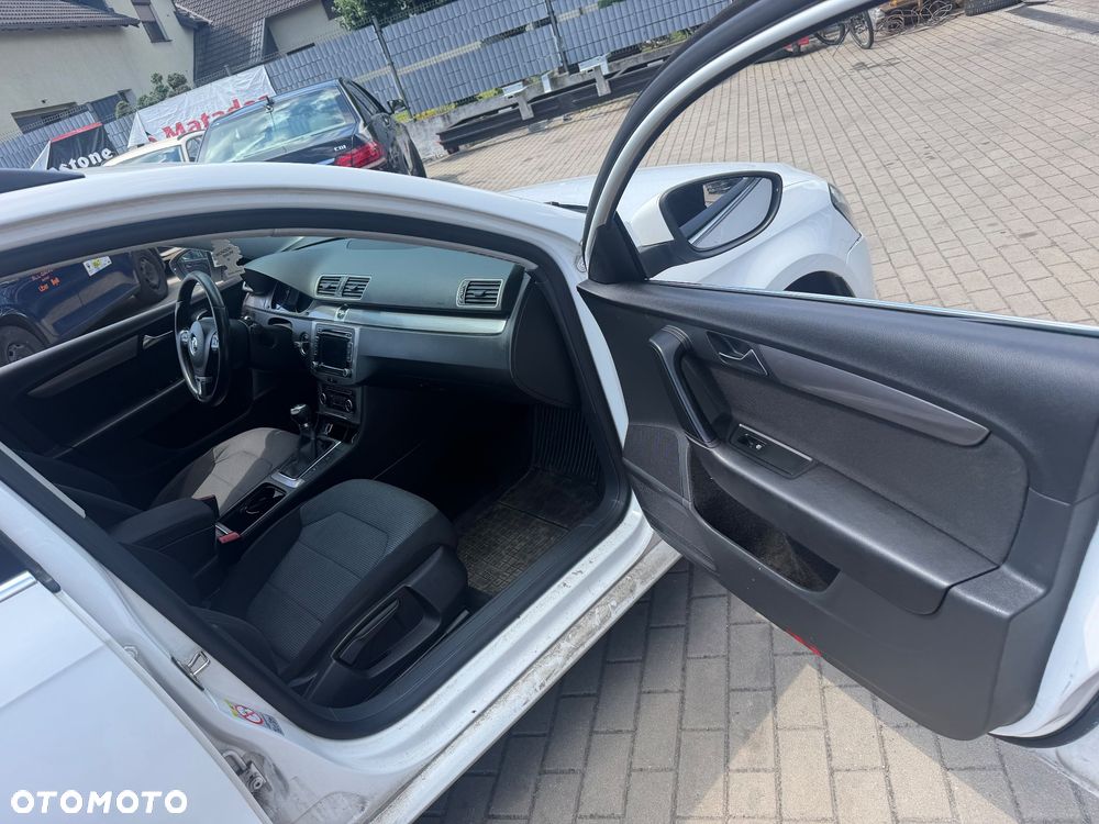 Volkswagen Passat 2.0 Blue TDI SCR Comfortline - 13