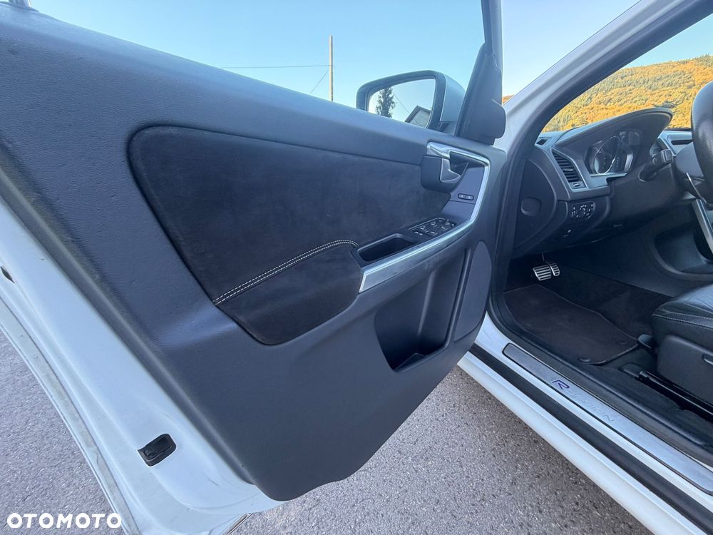 Volvo XC 60 D4 Geartronic Momentum - 26