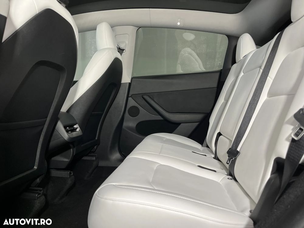 Tesla Model Y AWD Performance - 14