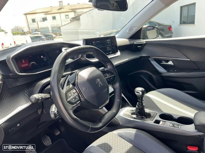 Peugeot 2008 1.2 PureTech Allure - 9