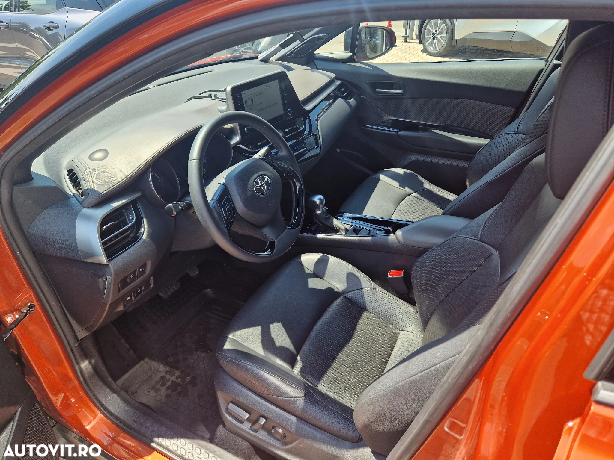 Toyota C-HR 2.0 HSD 184 CP 4x2 CVT Classy Bi-Tone - 13