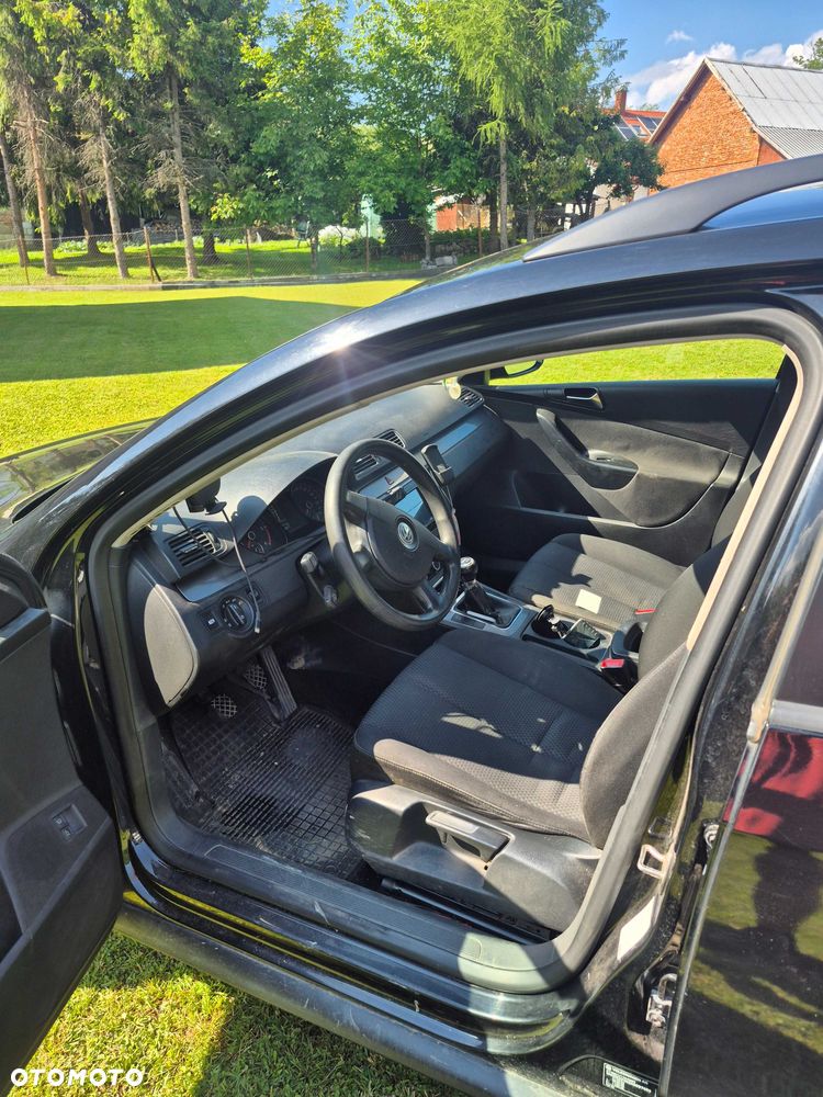 Volkswagen Passat - 4