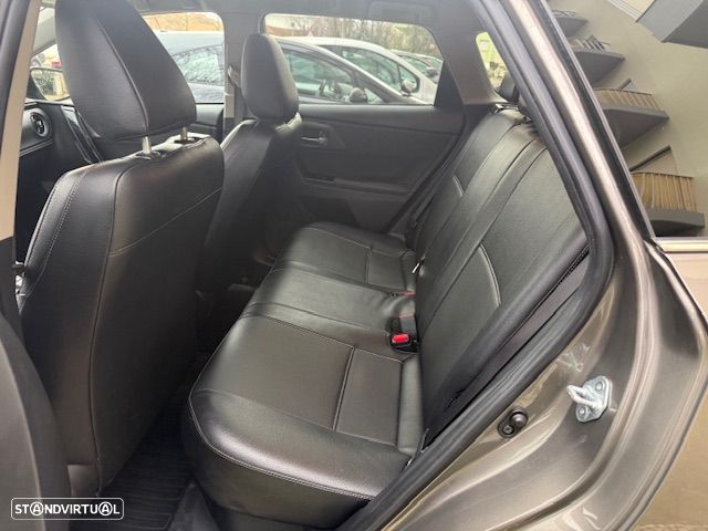 Toyota Auris Touring Sports 1.8 HSD Freestyle - 16