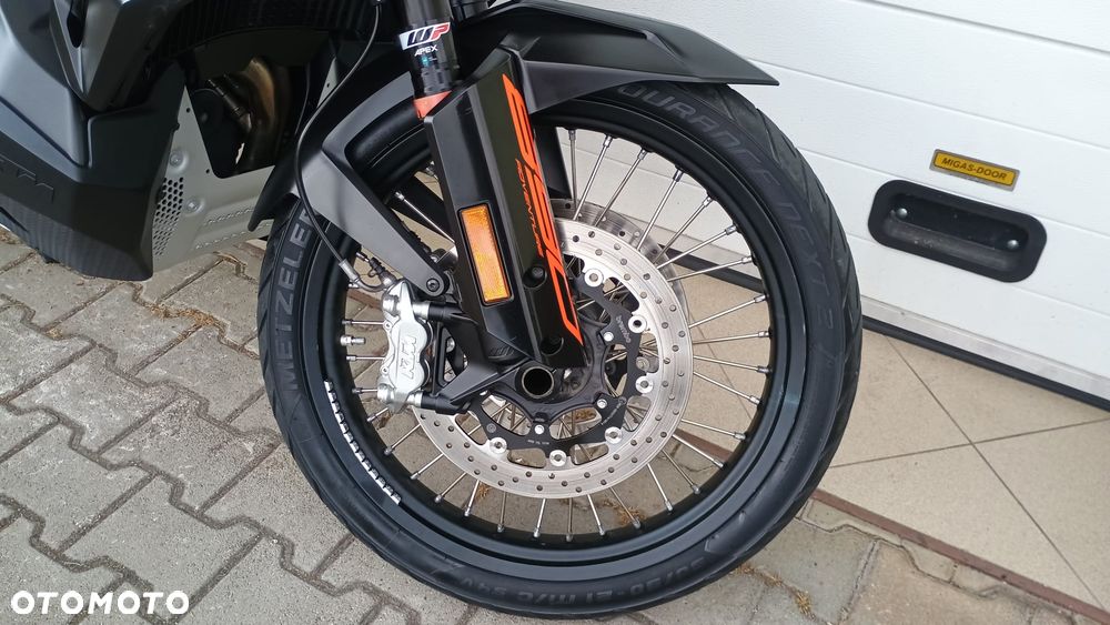 KTM Adventure 890 - 26
