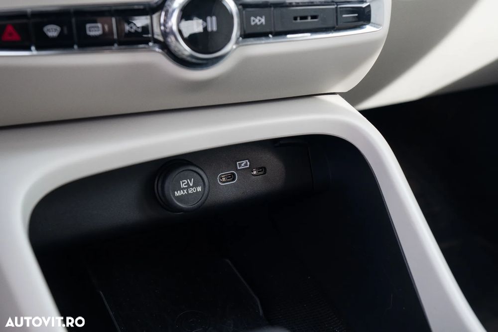 Volvo XC 40 B3 AT FWD MHEV Core - 23