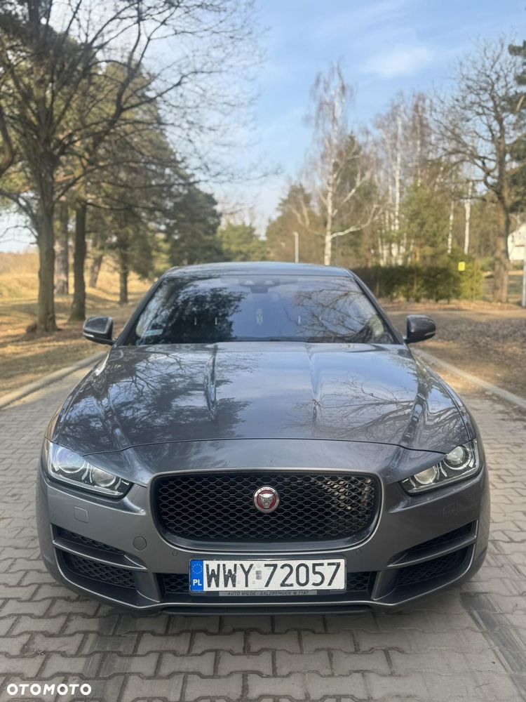 Jaguar XE 2.0 D AWD Pure - 3